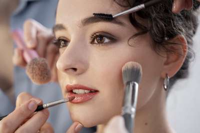 How to Choose a Wedding Makeup Artist