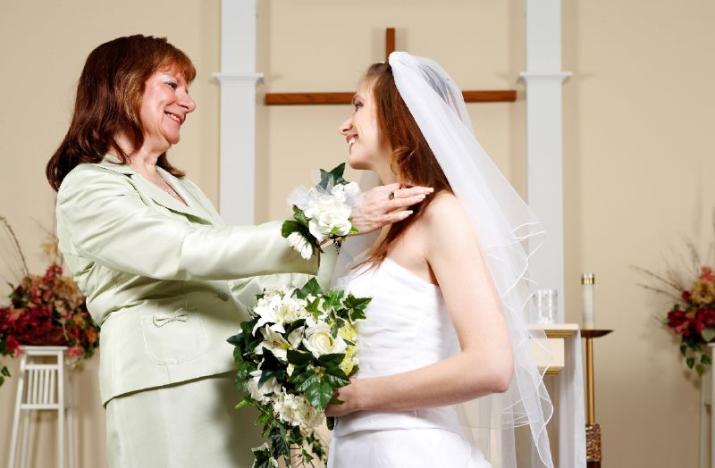 Makeup for the mother of the groom – elegance and freshness