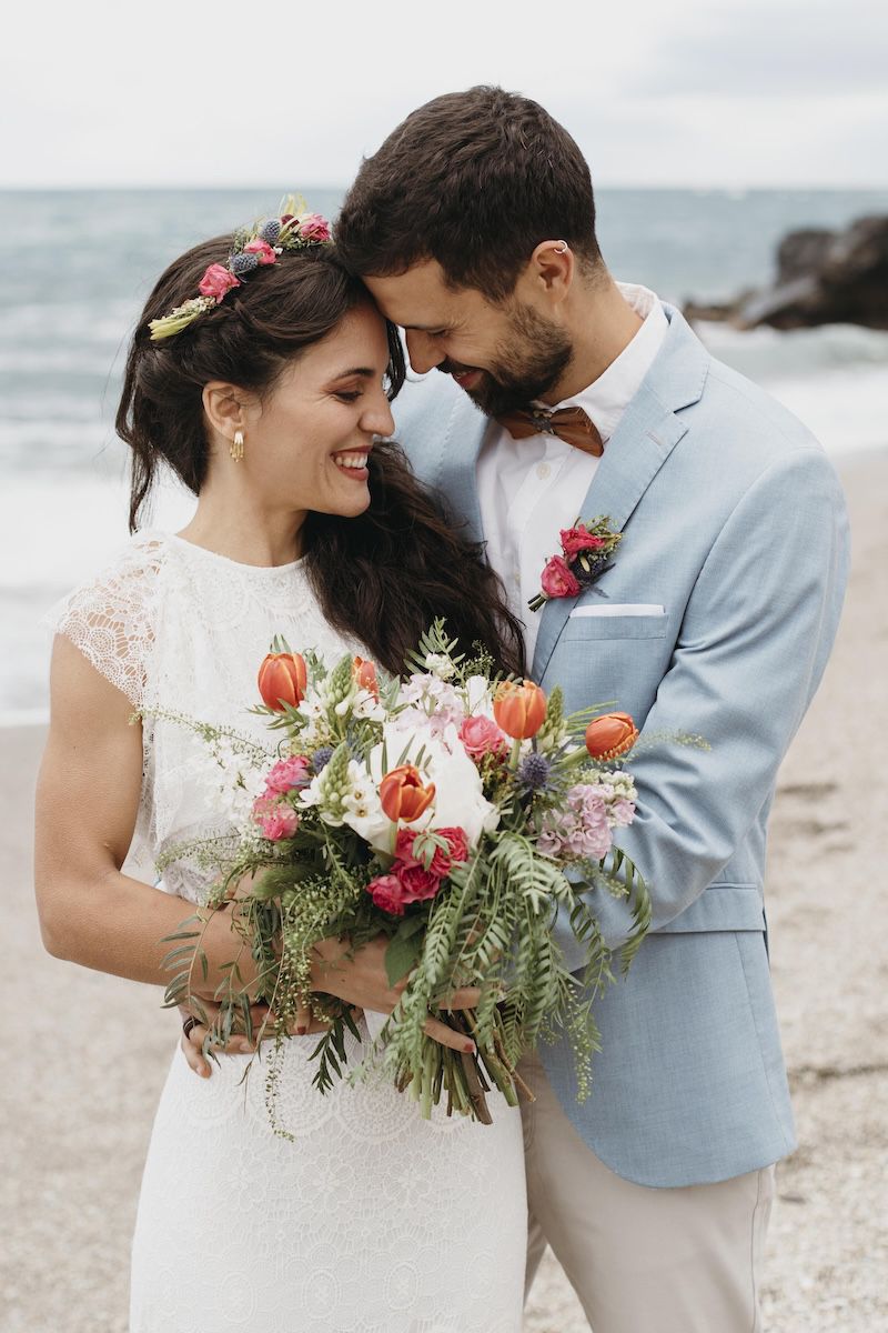 Beach wedding makeup — fresh and long-lasting look for a seaside ceremony