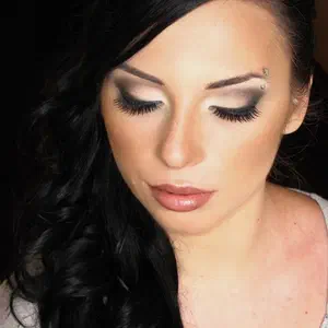 Грим за бал — драматичен cut crease със сребристи нюанси